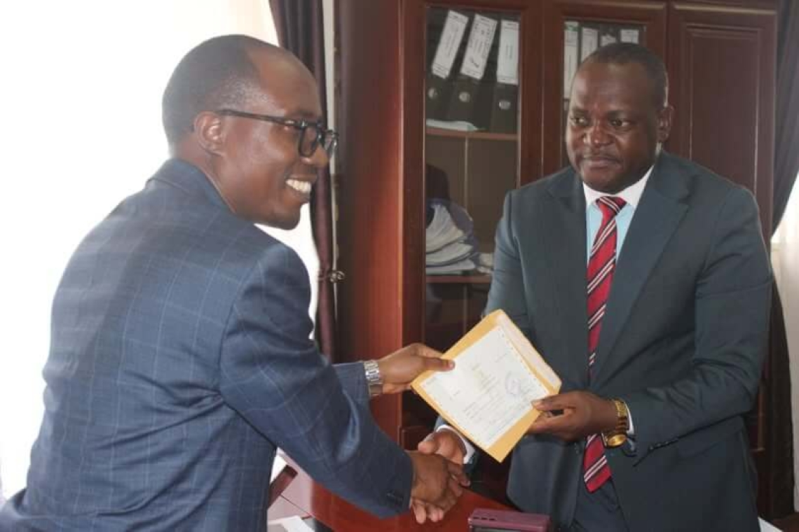 Owek. Joseph Kawuki welcomes Hon. David Kalwanga Lukyamuzi, MP for Busujju, who represented his fellow MPs during the presentation of gifts to the Kabaka on the occasion of his 32nd coronation anniversary. Owek. Joseph Kawuki welcomes Hon. David Kalwanga Lukyamuzi, MP for Busujju, who represented his fellow MPs during the presentation of gifts to the Kabaka on the occasion of his 32nd coronation anniversary.